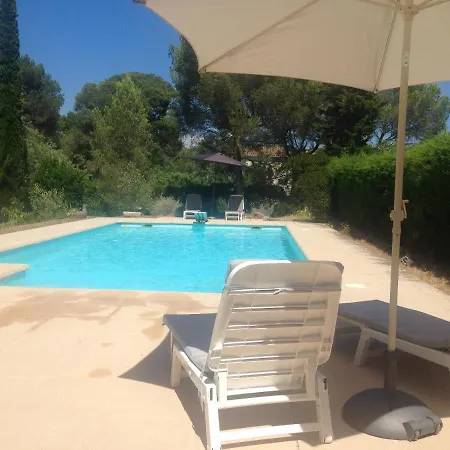 With One Bedroom In Raphael With Shared Pool And Wifi 100 M From The Beach Apartamento