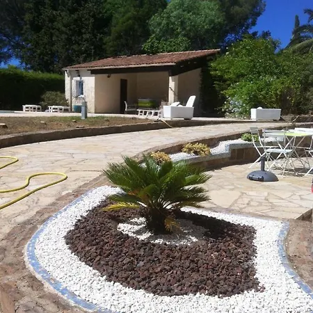 With One Bedroom In Raphael With Shared Pool And Wifi 100 M From The Beach *