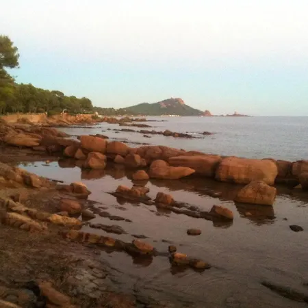 With One Bedroom In Raphael With Shared Pool And Wifi 100 M From The Beach Apartamento Saint-Raphaël