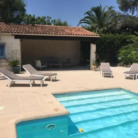 With One Bedroom In Raphael With Shared Pool And Wifi 100 M From The Beach Apartment Saint-Raphael (Var)
