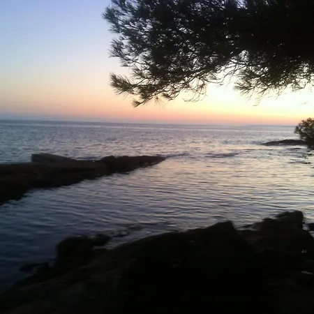 With One Bedroom In Raphael With Shared Pool And Wifi 100 M From The Beach Apartment Saint-Raphael (Var)